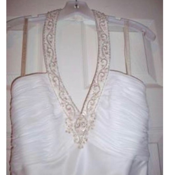 Never worn! Wedding dress- simple yet elegant. - Picture 2 of 2